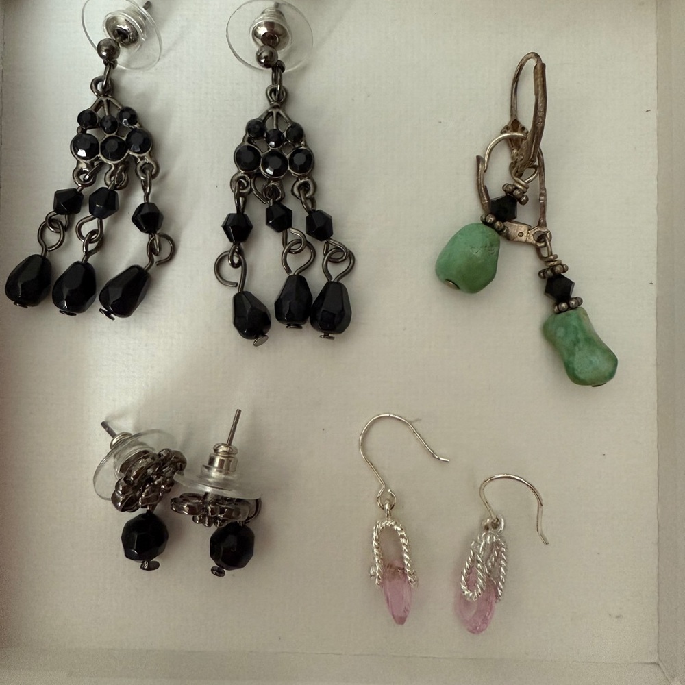 Bundle of 4 pairs of earrings
